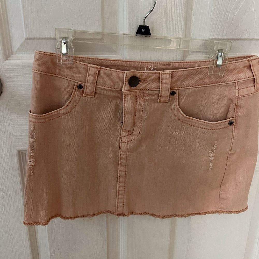 VS Low 5 LondonJean Distressed Mini Skirt